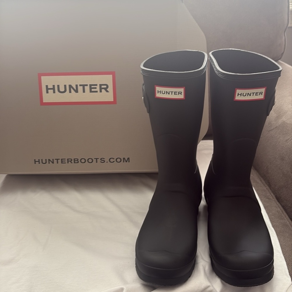 Hunter Classic Black Waterproof Boots - Picture 3 of 3
